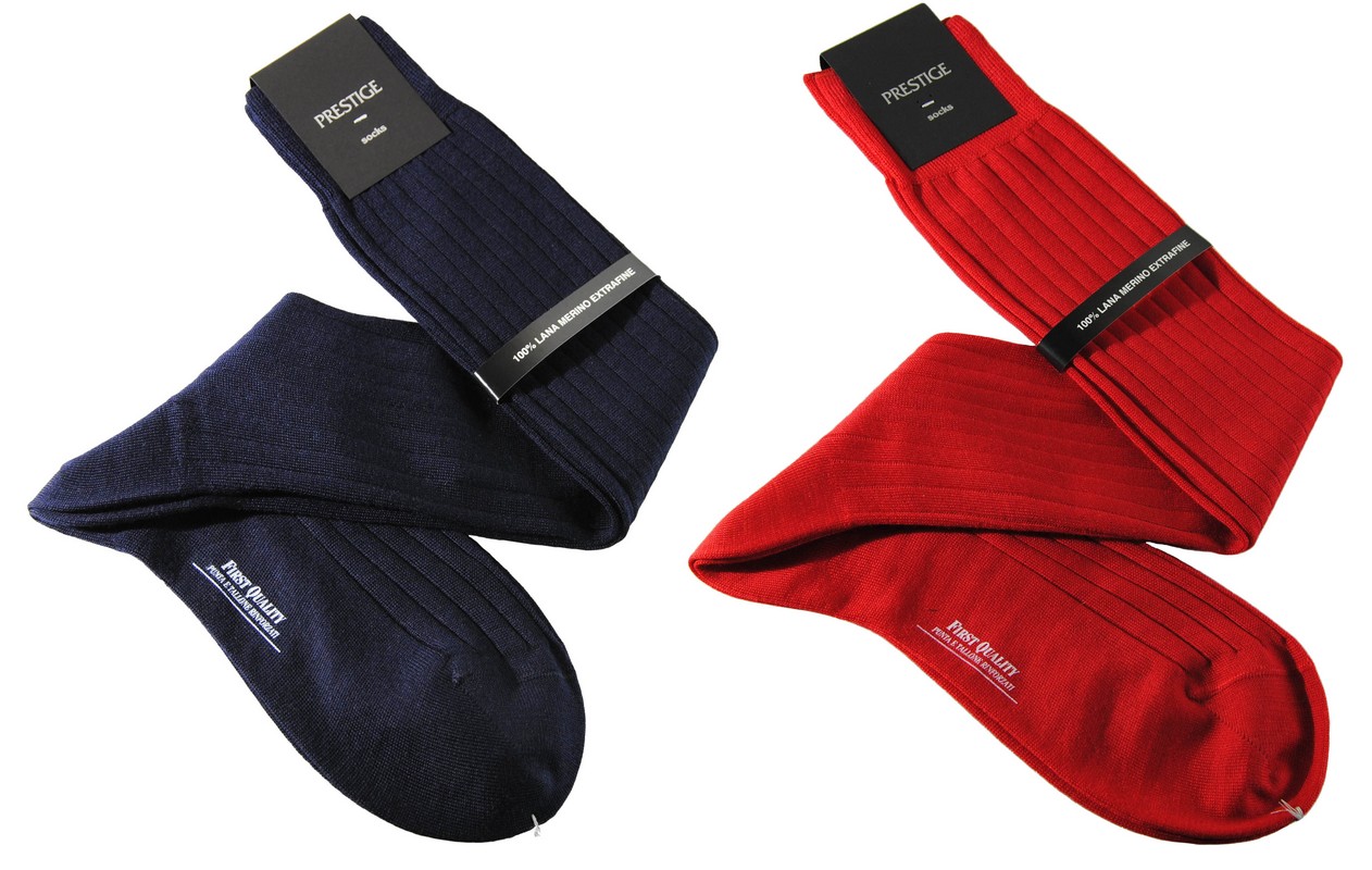 Knee high Luxury ribbed men's socks made with precious extrafine